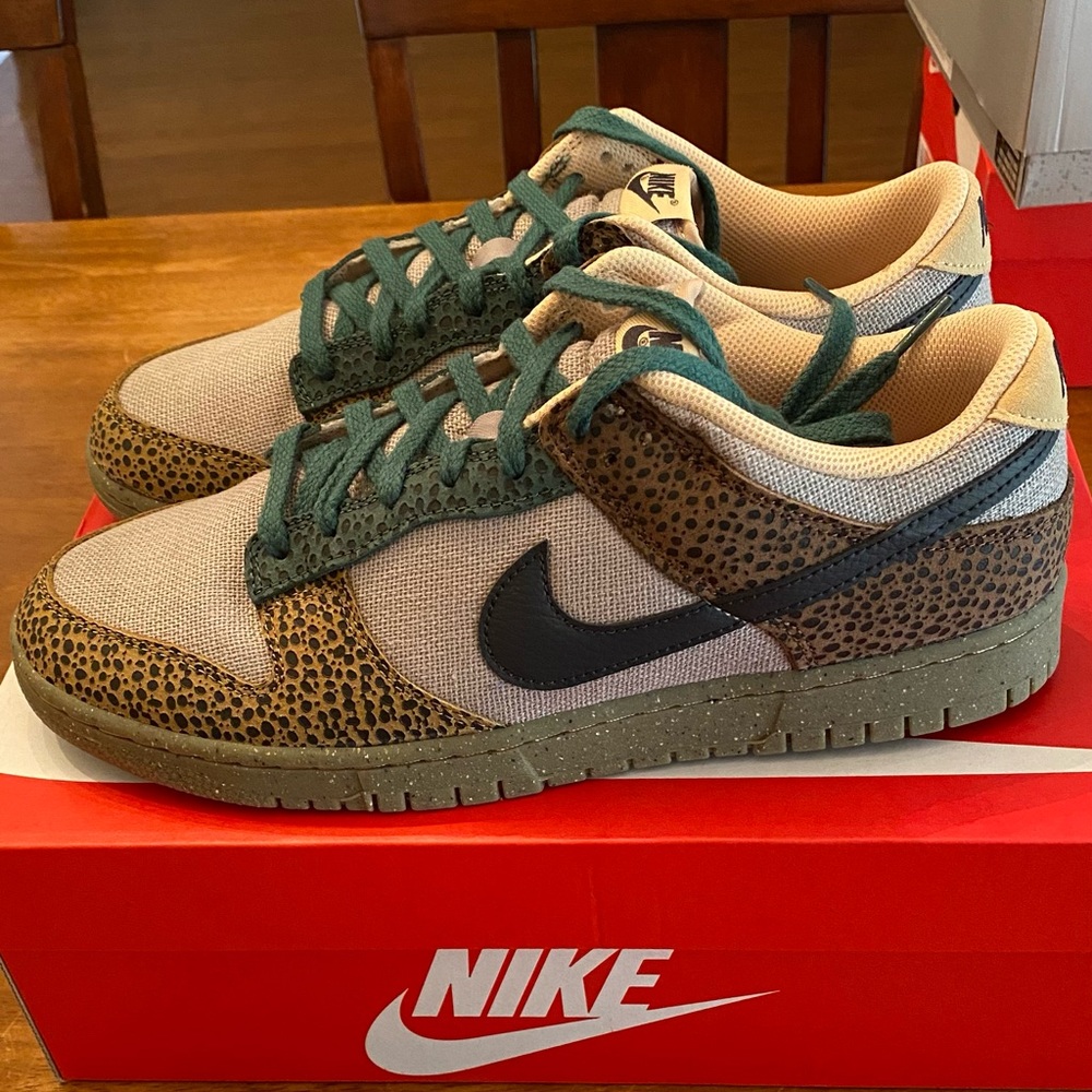 Nike Dunk Size. 11 “Golden Moss”